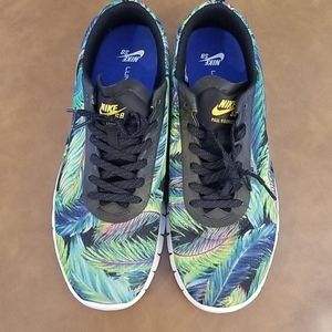 Nike Size 13 sneaker new never worn